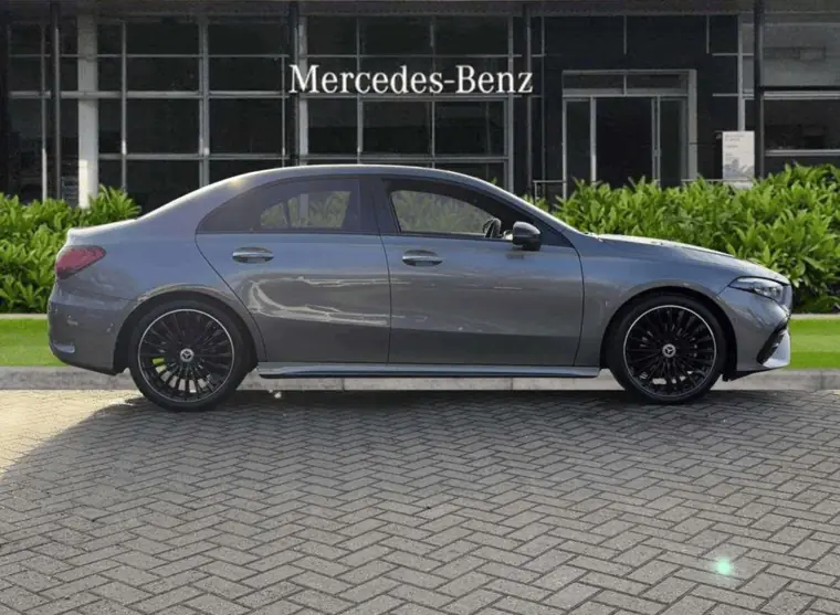 2025 Mercedes-Benz A200 AMG Line Premium Plus, photo 2