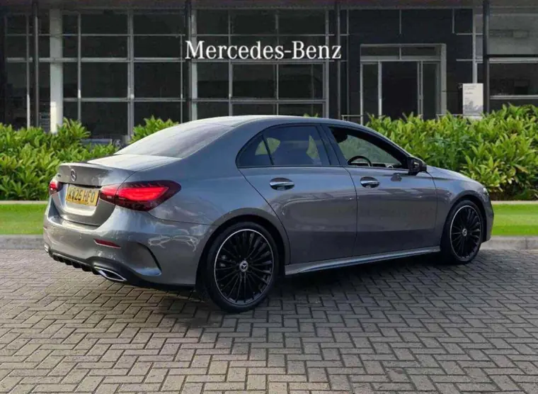 2025 Mercedes-Benz A200 AMG Line Premium Plus, photo 3